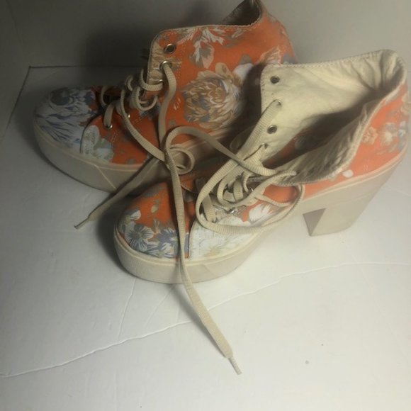 Shelly’s London Spring booties - Picture 2 of 7